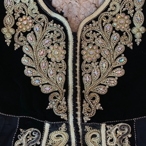 Black and Gold Moroccan Kaftan - Picture 6 of 7